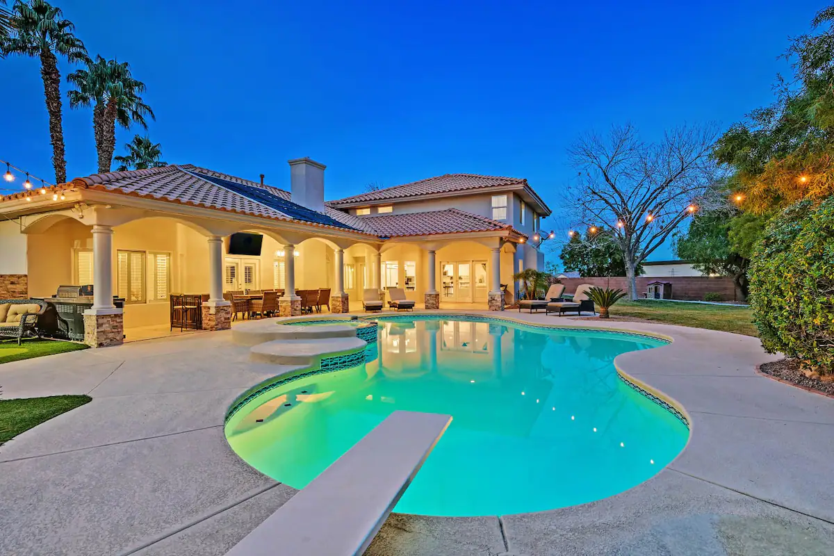 Dream-Las-Vegas-Getaway-Estate-4