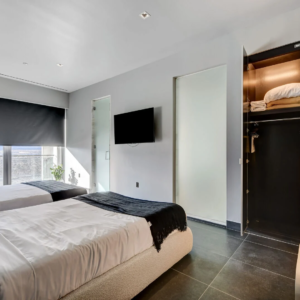 Dream-Luxury-4BR-Penthouse-Vegas-Infinity-Hot-Tub-Palms-Place-47