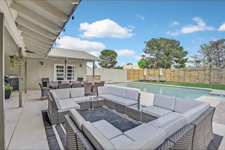 Vegas-Home-Near-Strip-Airport-Pool-14