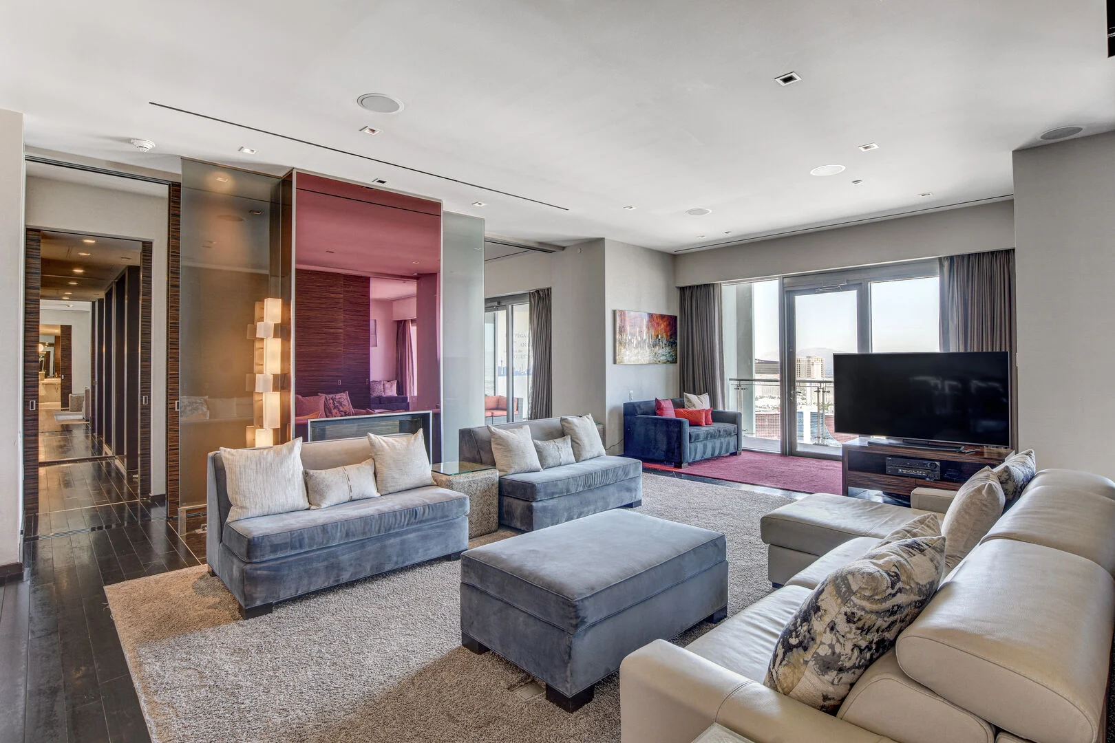 Vegas-Ronaldo-Penthouse-Hot-Tub-Balcony-Stripviews-Palms-Place-8