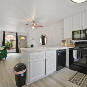 Block from Pacific Beach Bath Seaside Retreat Estate