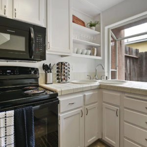 Block from Pacific Beach Bath Seaside Retreat Estate