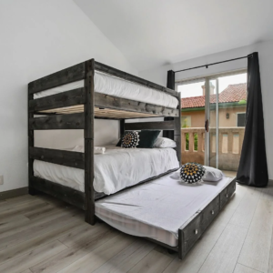 Block from Pacific Beach Bath Seaside Retreat Estate