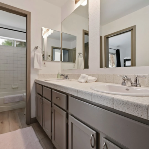 Block from Pacific Beach Bath Seaside Retreat Estate