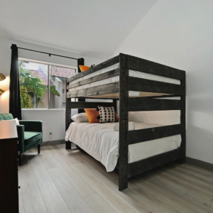 Block from Pacific Beach Bath Seaside Retreat Estate