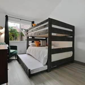 Block from Pacific Beach Bath Seaside Retreat Estate