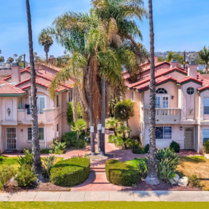 Block from Pacific Beach Bath Seaside Retreat Estate
