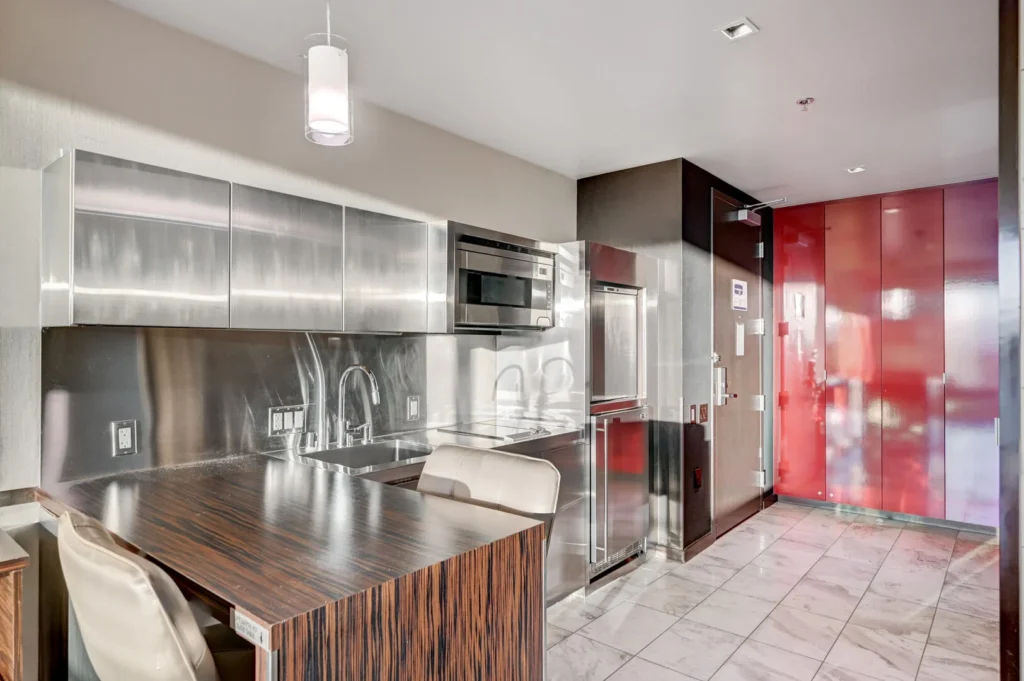 Vegas Luxury Stripview Penthouse at Palms Place with Kitchen